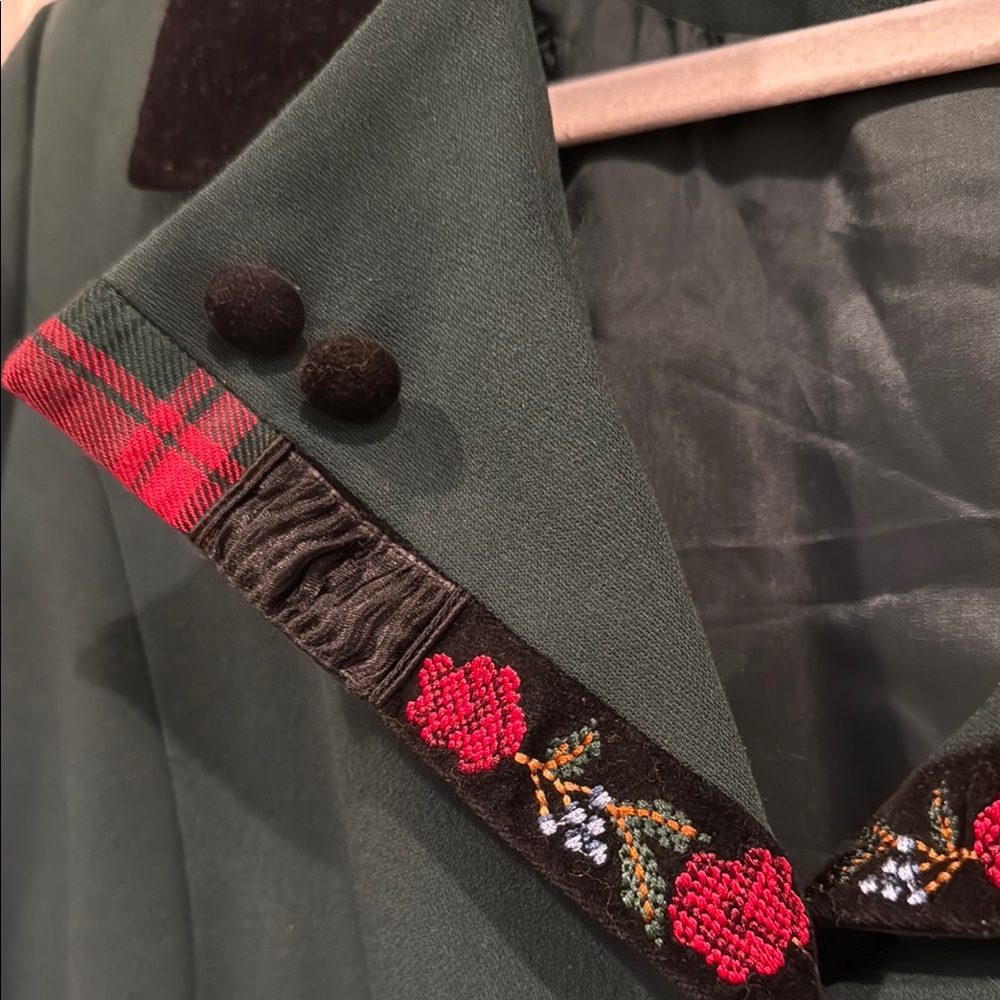 Elegant Green Women's Jacket with Black Collar - Picture 2 of 2